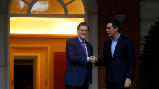 Rajoy se reúne con Sánchez y Rivera para estudiar la situación en Cataluña