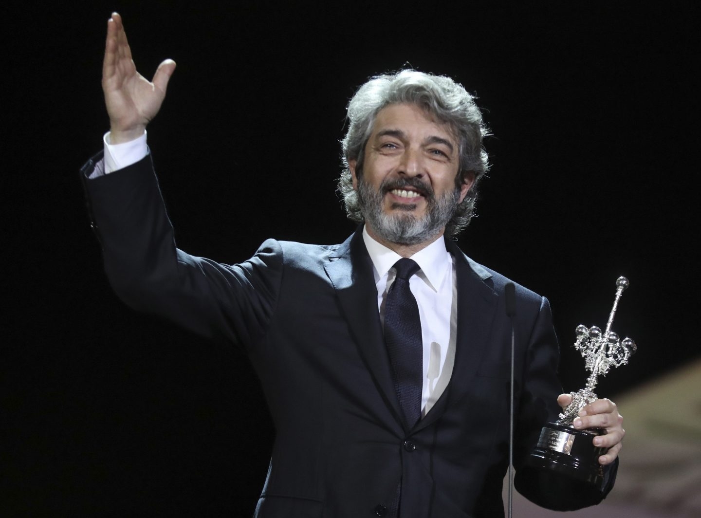 Ricardo Darín con el premio Donostia 2017.
