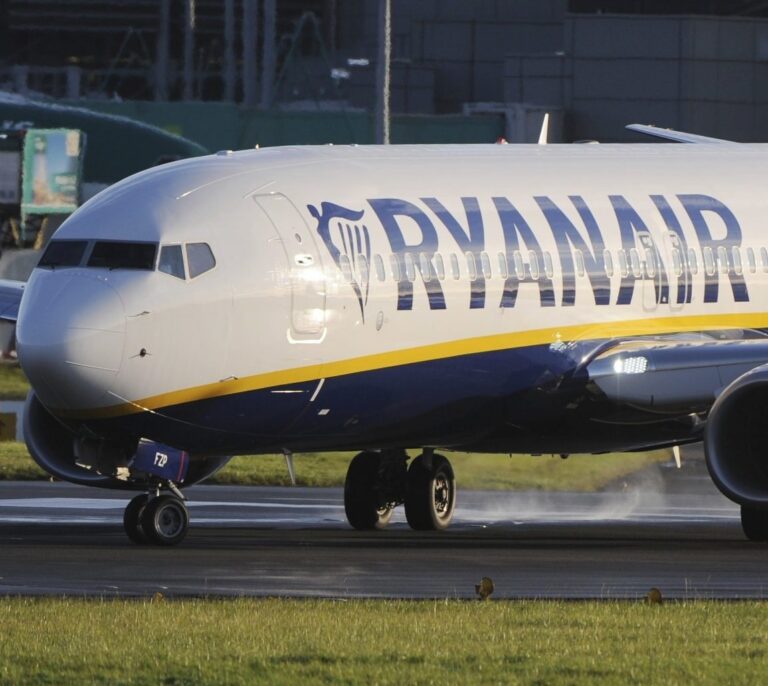Ryanair cede terreno con sus rivales en España antes de la mayor huelga de su historia