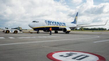 Ryanair empieza a castigar a los huelguistas: recorta un 20% de aviones y prepara 300 despidos en Irlanda
