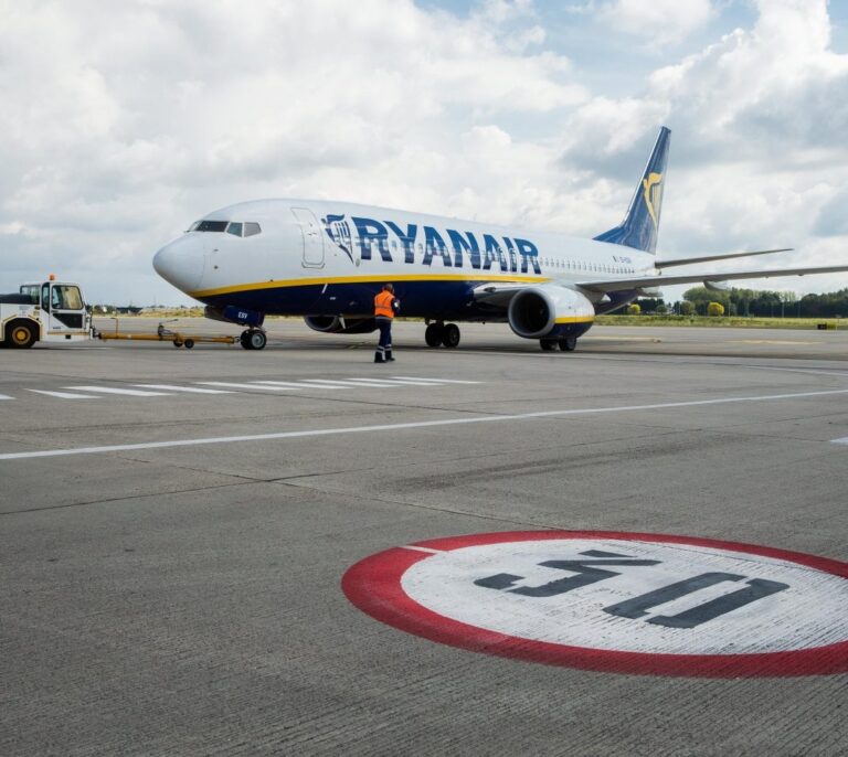 Ryanair empieza a castigar a los huelguistas: recorta un 20% de aviones y prepara 300 despidos en Irlanda