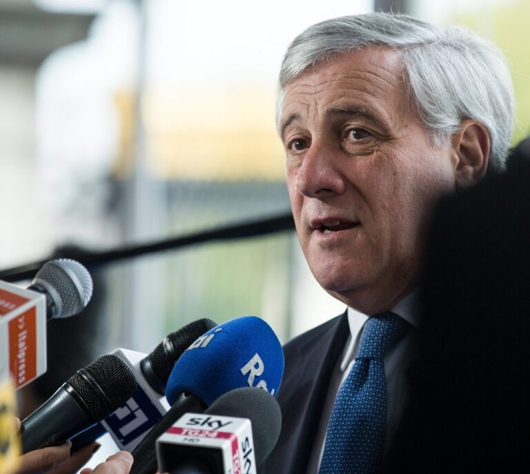 Tajani defiende ante la Mesa no haber acreditado a Puigdemont en el Parlamento Europeo