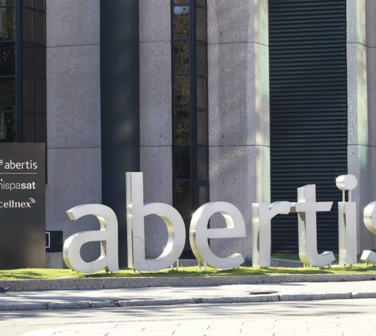 Abertis ya vale 1.000 millones más de lo que paga Atlantia, a la espera de la oferta de ACS