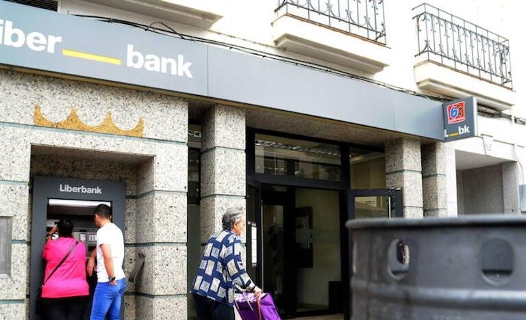 Unicaja y Liberbank reúnen a sus consejos este martes para dar luz verde a su fusión