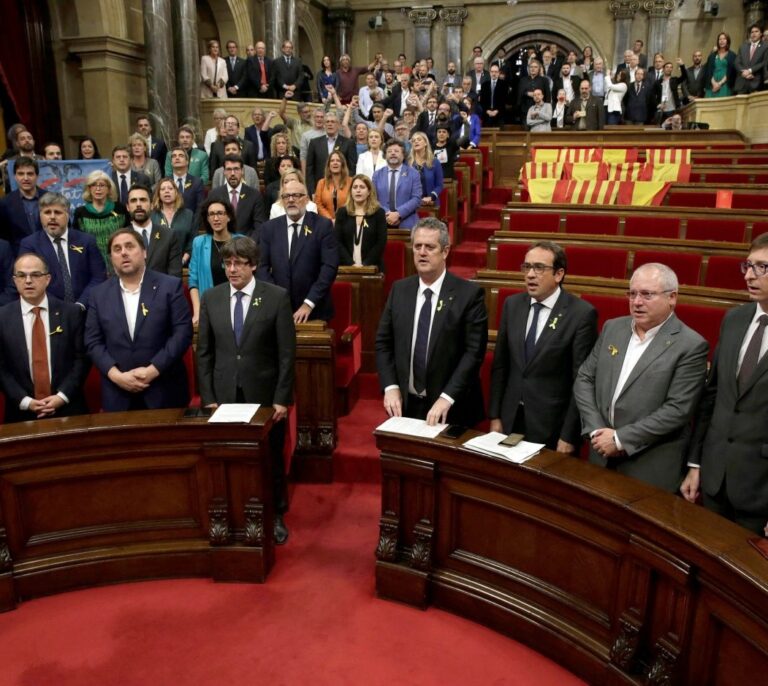 El Tribunal Constitucional suspende la declaración de independencia de Cataluña