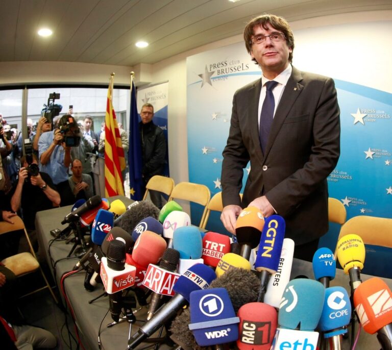 Puigdemont confirma su rebeldía judicial y no se presenta para declarar ante Lamela