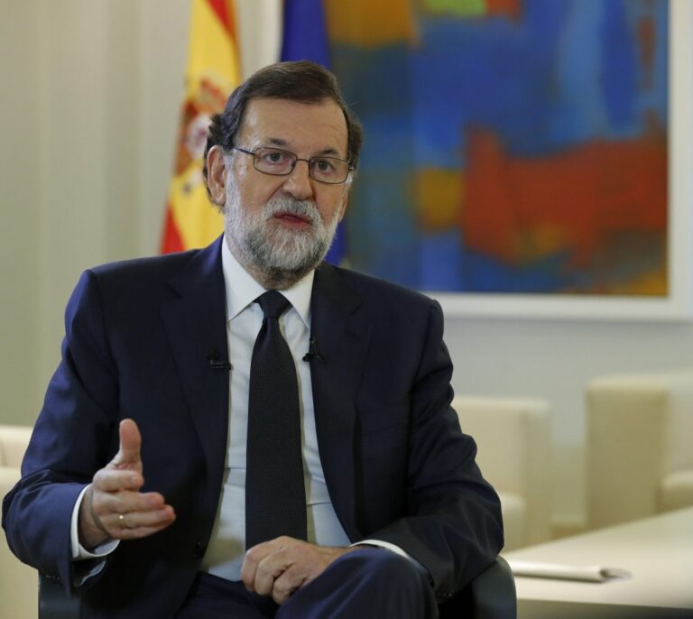 Rajoy exige a Puigdemont renunciar a la independencia para evitar "males mayores"