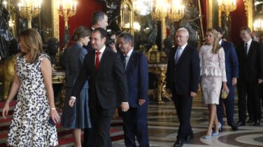El Gobierno y PSOE tienden la mano a Puigdemont: "Si contesta que no, el 155 no se aplica"