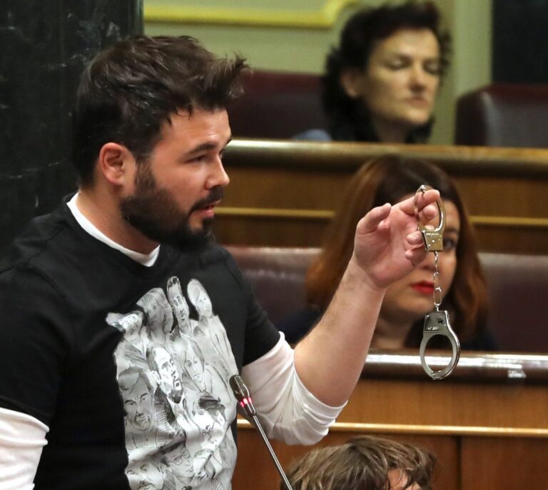 Ana Pastor frena el 'show' de Gabriel Rufián en el Congreso: le llama para apercibirle