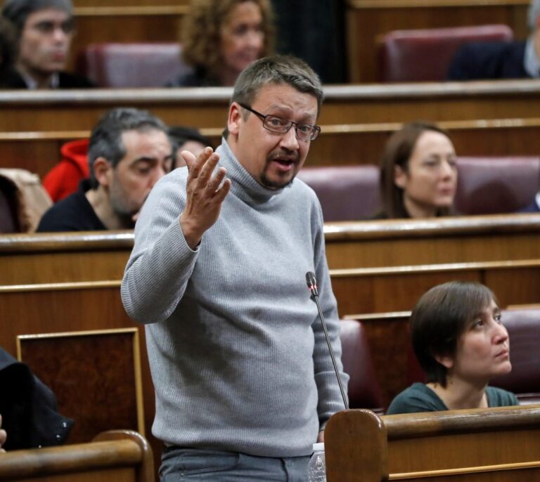 Malestar en los 'comunes': Iglesias puenteó a Domènech al anunciar el recurso al TC