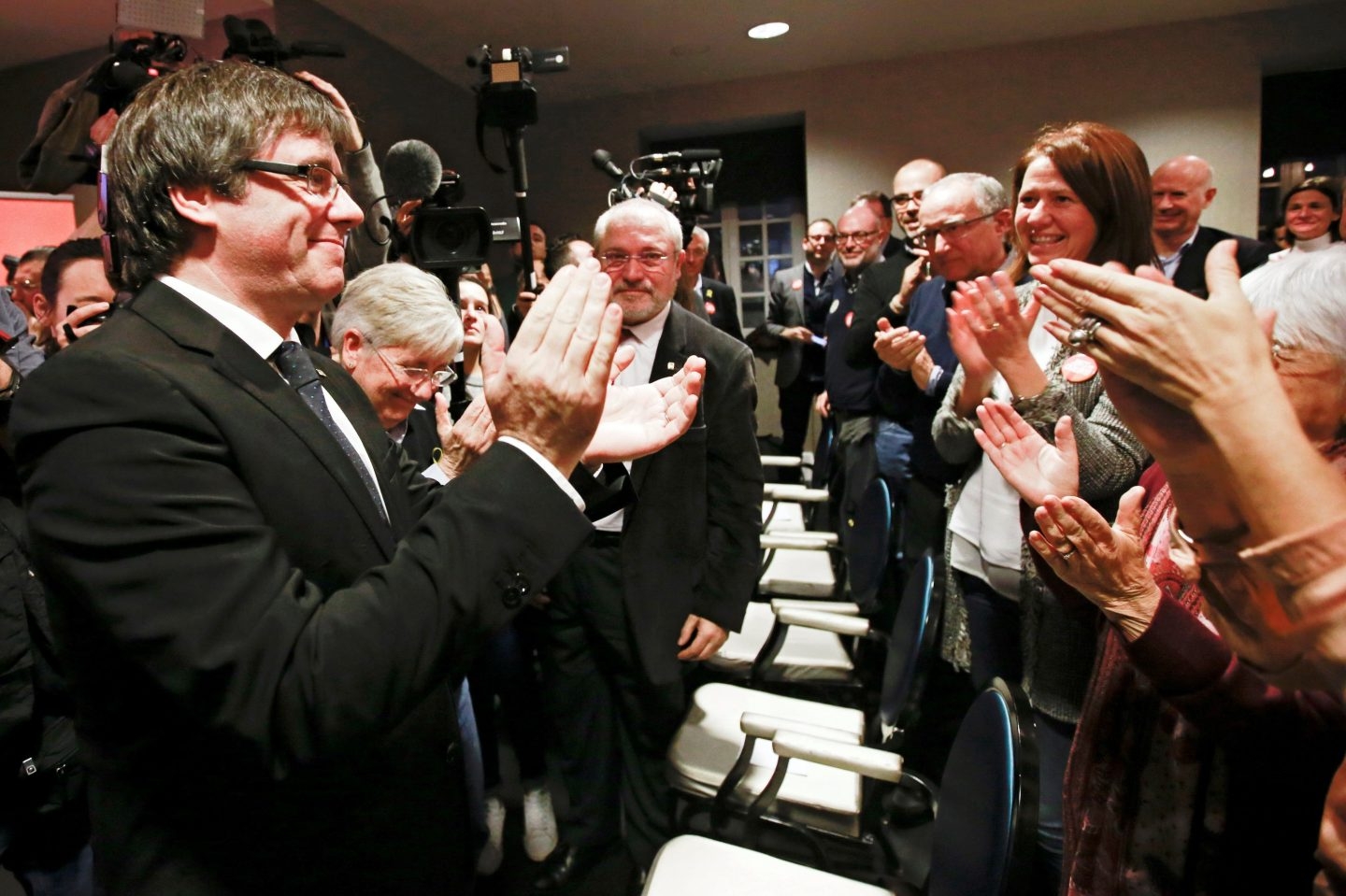 Puigdemont presenta JxCat en Bruselas: "El tripartito del 155 tiene que perder"