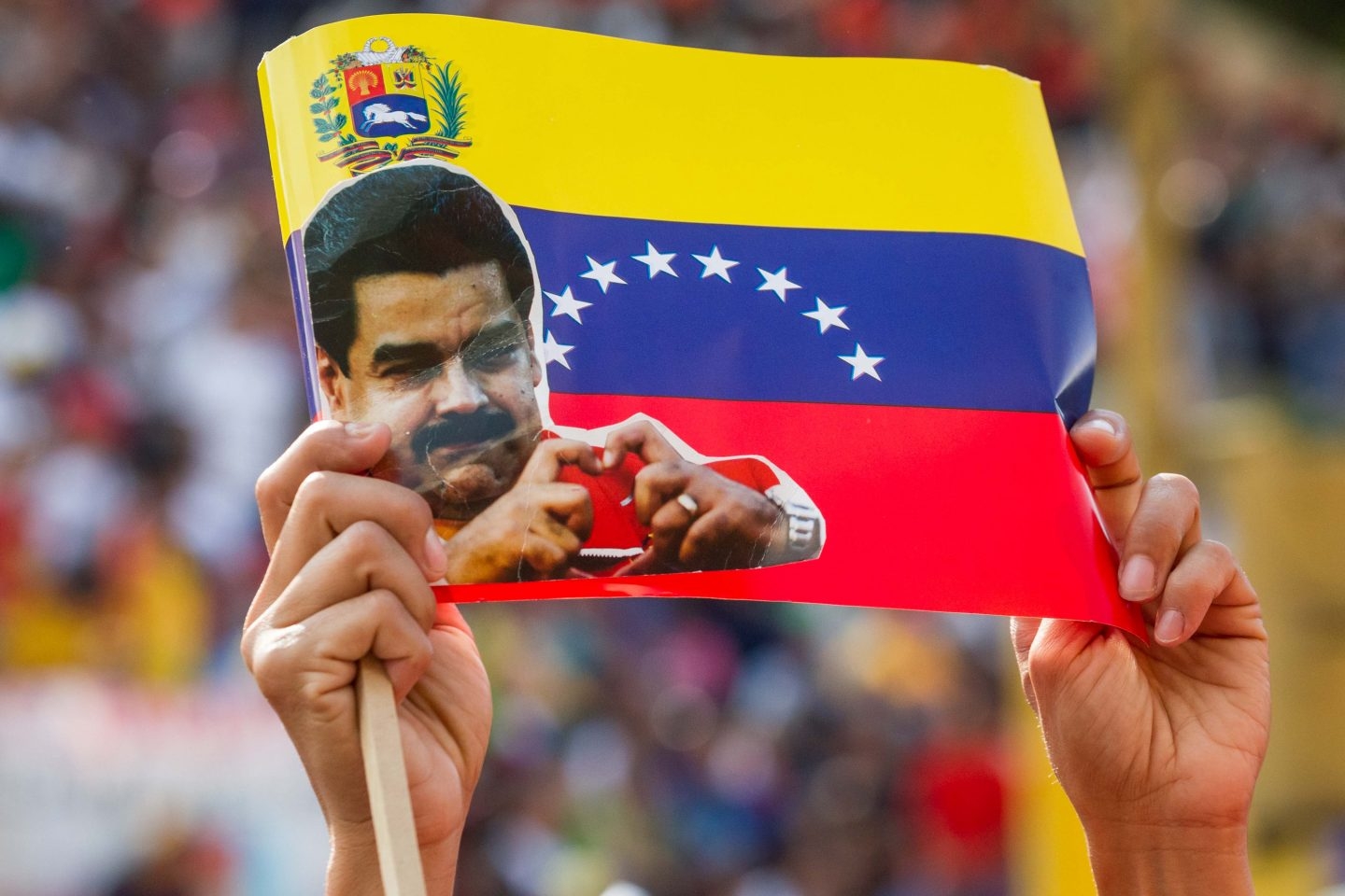 Un cartel con la imagen de Maduro en el arranque de la campaña para las locales en Venezuela.