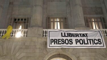 Colau exige a Rajoy amnistía y que ponga fin a la "represión a las instituciones catalanas"