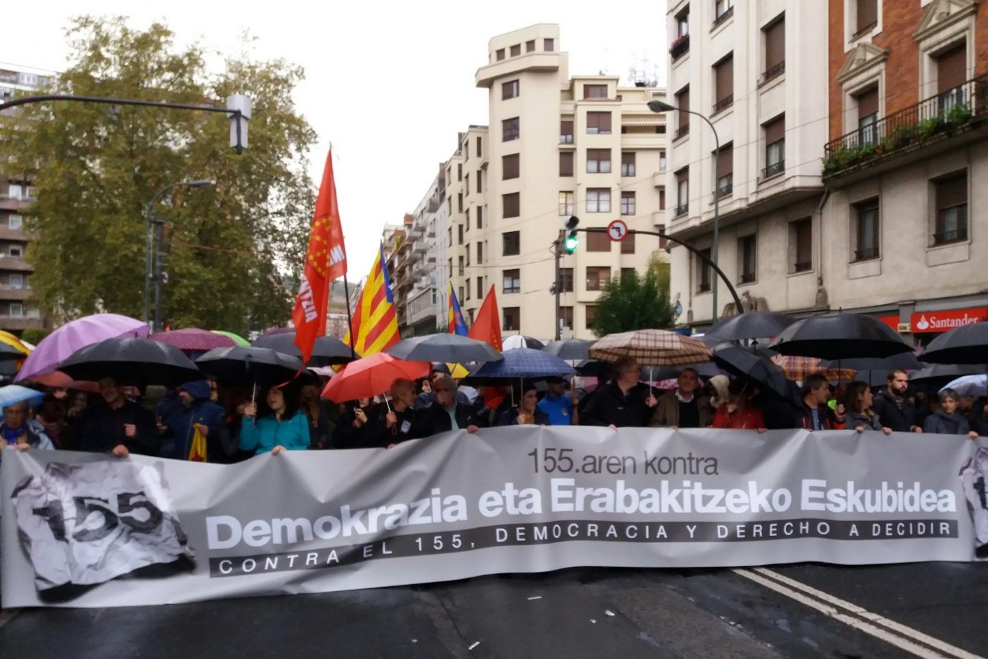 Cabecera de la manifestación contra el artículo155 celebrtada esta tarde en Bilbao.