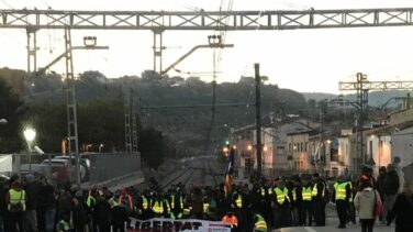 Los ferroviarios de CCOO y UGT se dividen en Cataluña ante la protesta independentista