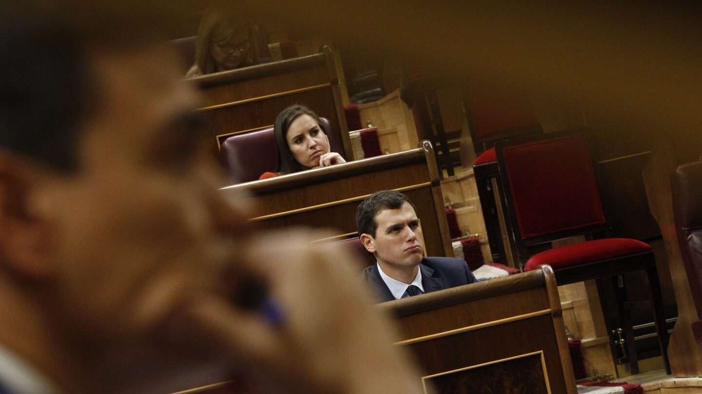El bloque constitucionalista se resquebraja y PP, PSOE y Ciudadanos empiezan la campaña electoral.