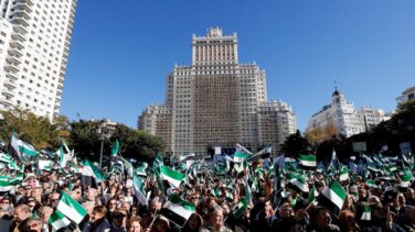 Miles de extremeños se manifiestan en Madrid para exigir un tren digno