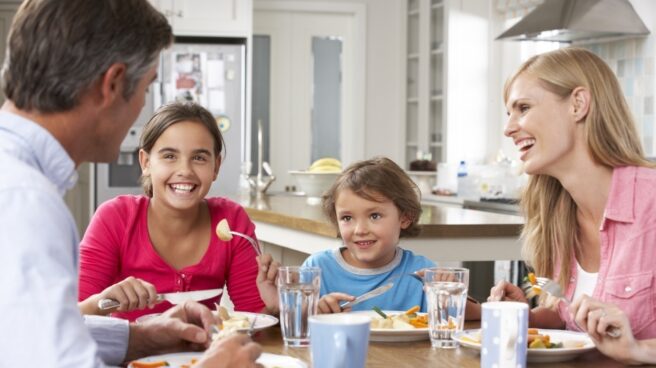 Comer en familia hace que los niños se encuentren mejor, física y mentalmente