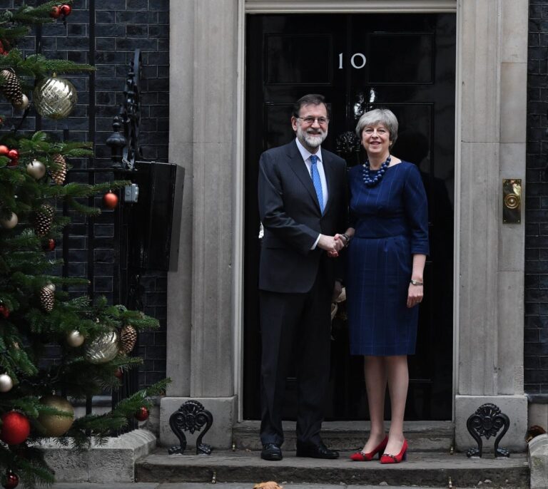 Rajoy agradece a May su apoyo sobre Cataluña: "Sin ley no hay democracia"