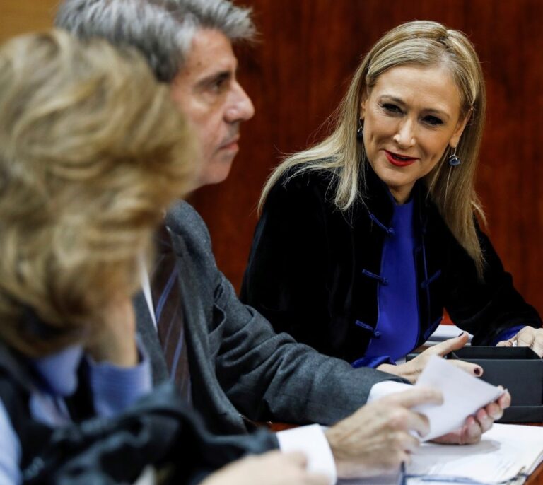 La comisión de corrupción de la Asamblea de Madrid aplaza la comparecencia de Cifuentes