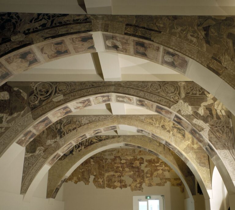 La jueza paraliza la devolución de los frescos de Sijena de Barcelona a su lugar de origen