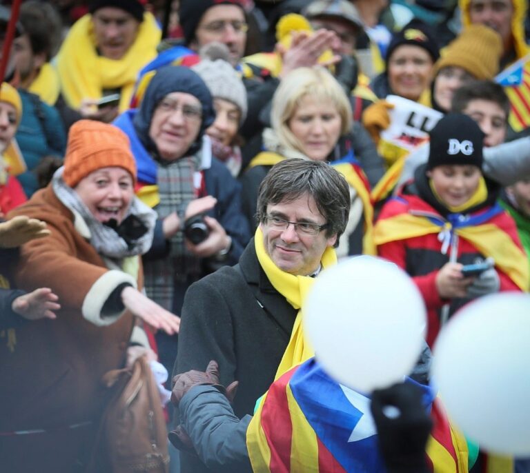 Puigdemont convoca el viernes en Bruselas a todos los diputados de Junts per Catalunya