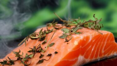 Por qué tienes que tomar omega-3 y cómo hacerlo (el salmón no tiene tanto como crees)