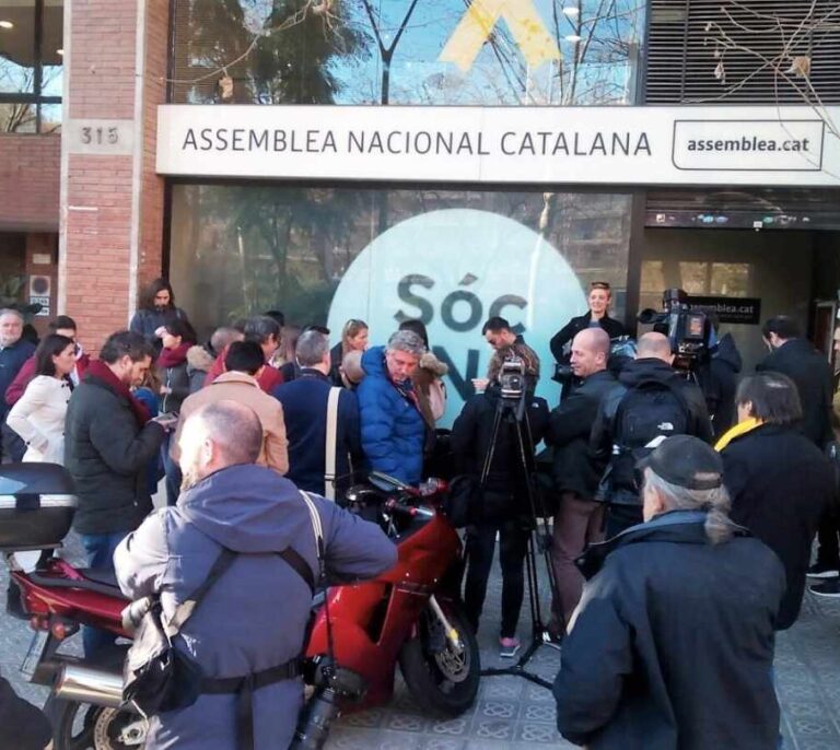 La Guardia Civil registra las sedes de ANC, Òmnium y el Centro de Telecomunicaciones de la Generalitat