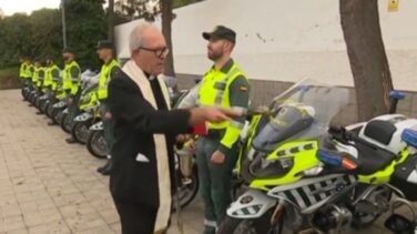 Guardias civiles critican que un cura bendiga sus motos: "Es el NODO en el siglo XXI"