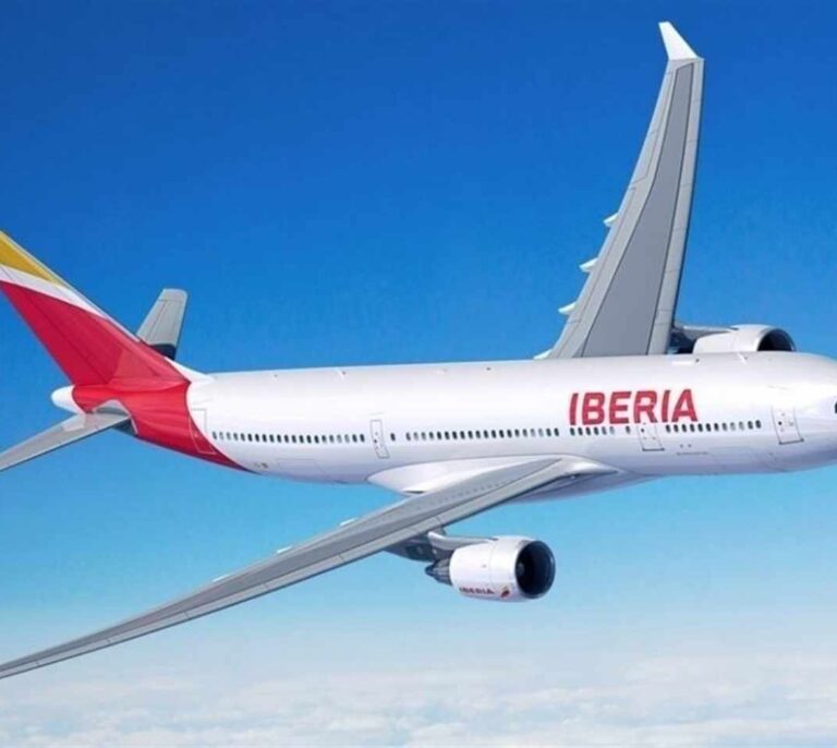 Iberia acelera la reducción de su flota de aviones mientras prepara más ajustes