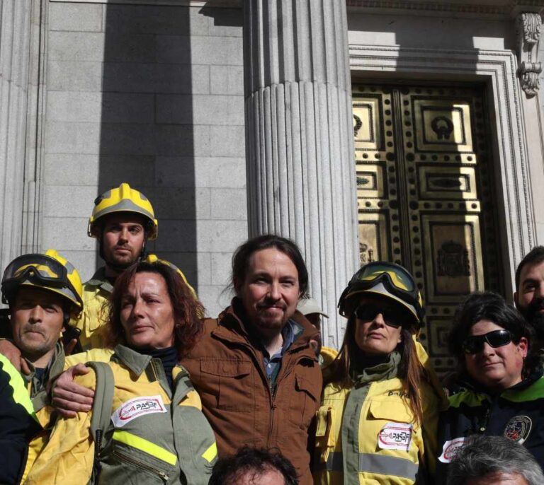 Iglesias corrige a la prensa sobre Cataluña: "Los bomberos deberían ser la noticia hoy"