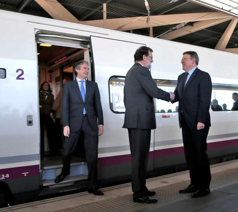 Una avería para en Sagunto el AVE Madrid-Castellón en su estreno con Rajoy a bordo