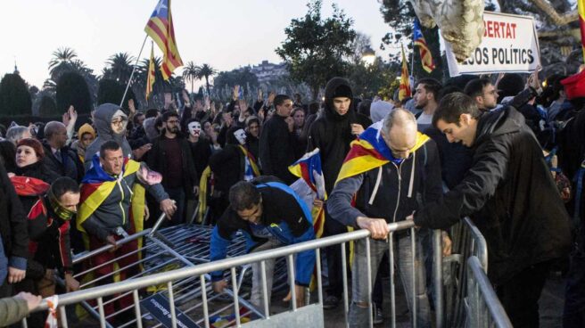 Detenidas seis personas por agresiones tras la fallida investidura de Puigdemont