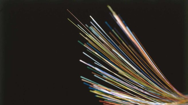 Telefónica, Vodafone, Orange y MásMóvil avivan la batalla por llevar la fibra óptica a toda España
