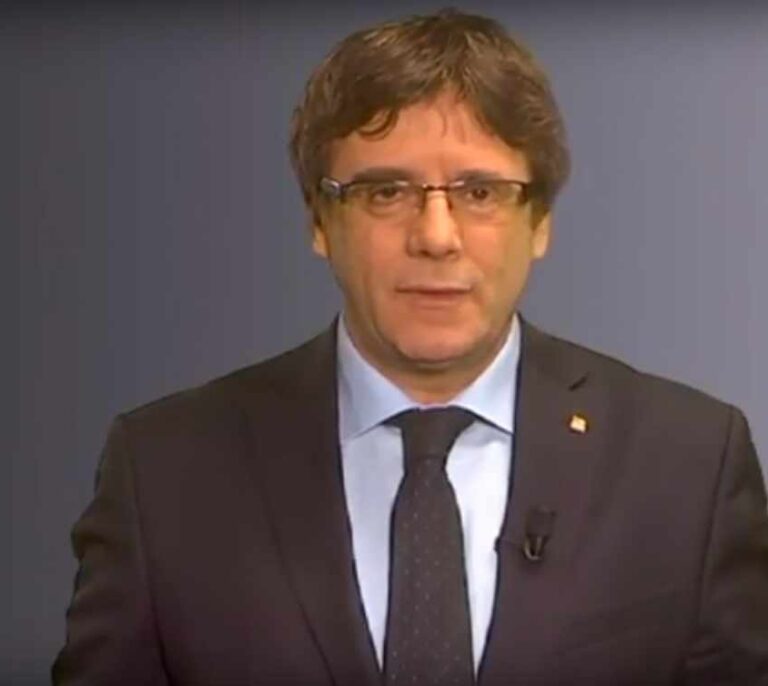 Puigdemont, de vuelta en Twitter: "No claudicaré, no renunciaré, no me retiraré"