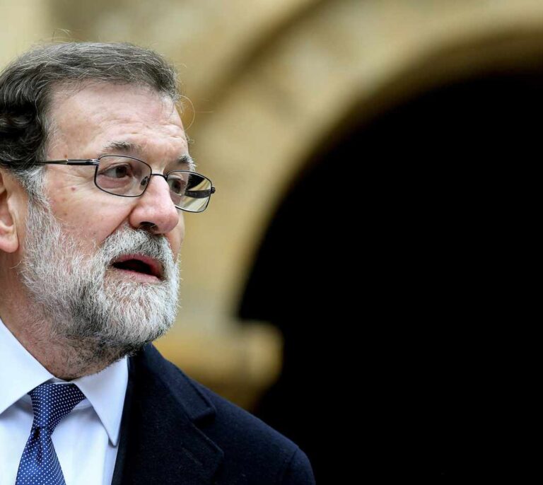 Rajoy advierte a Torrent: "Debe hacer cumplir los dictados del Constitucional"