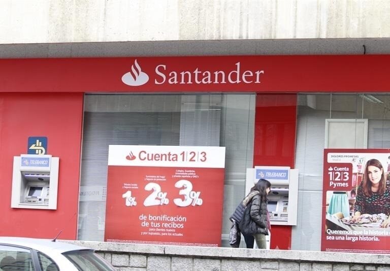 Santander reduce el importe que remunera su cuenta 1,2,3 pero abarata sus hipotecas