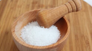 Cómo demasiada sal puede dañar tu cerebro: la clave está en el intestino