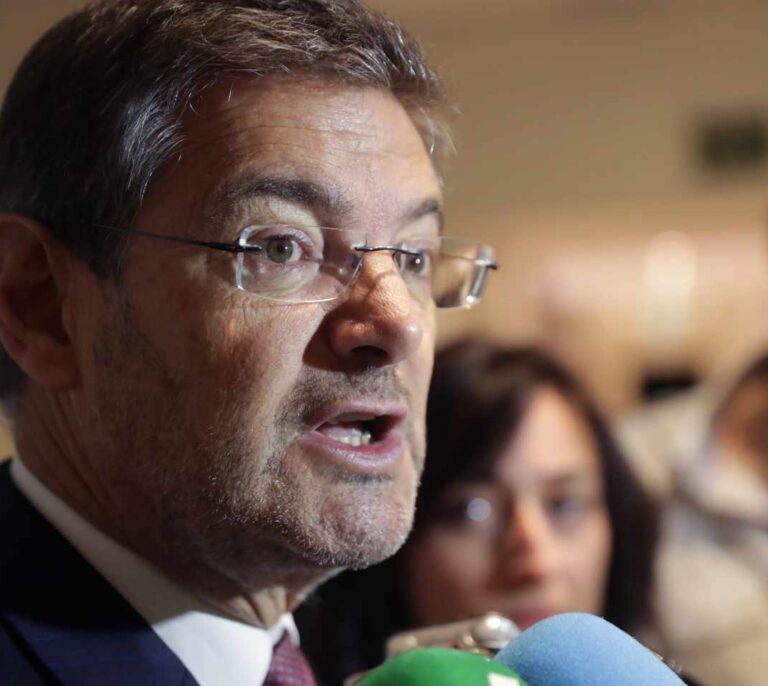 Las asociaciones de jueces y fiscales piden en bloque la dimisión del ministro Catalá