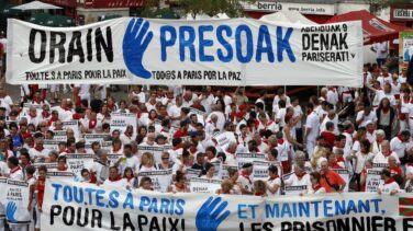 Víctimas de ETA reprochan a Francia haberles "traicionado" con el acercamiento de presos