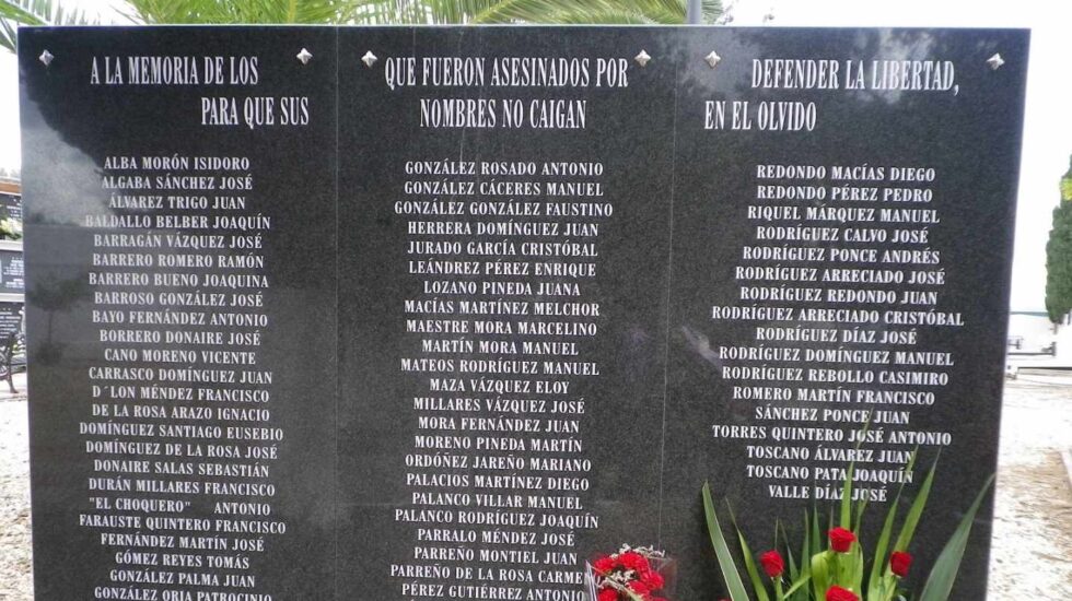 Monolito en memoria de las víctimas de la represión franquista.