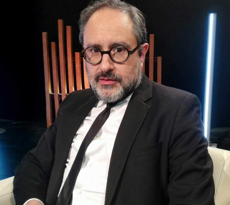 El ex portavoz de la CUP Antonio Baños ridiculiza el acento andaluz por un debate en Sevilla