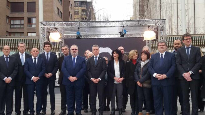 Disolución de ETA, indiferencia y reproches de la clase política vasca