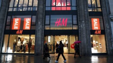 H&M agudiza su debacle en bolsa y se hunde en mínimos de 2005