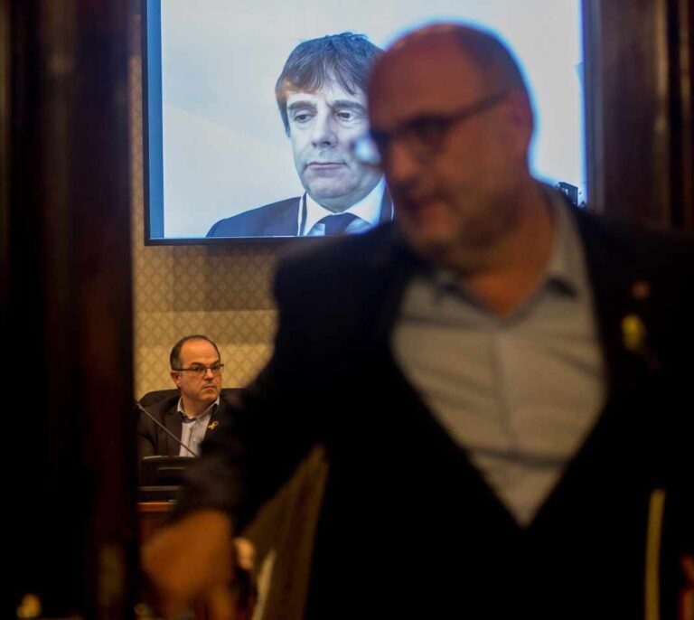 Puigdemont acusa al juez Llarena de "usurpar" la democracia y el Parlament