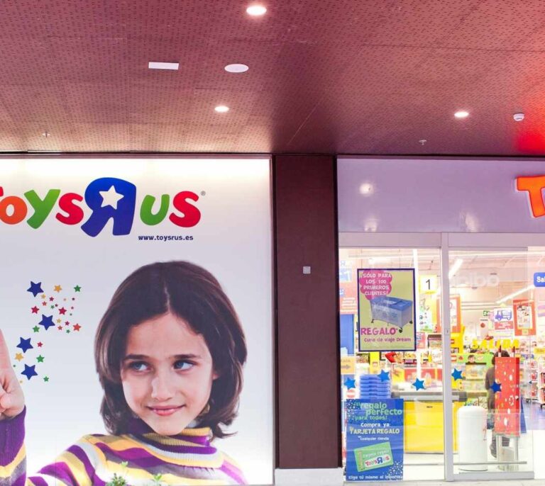 El gigante de los juguetes Toys R US estudia el cierre de sus 53 tiendas en España