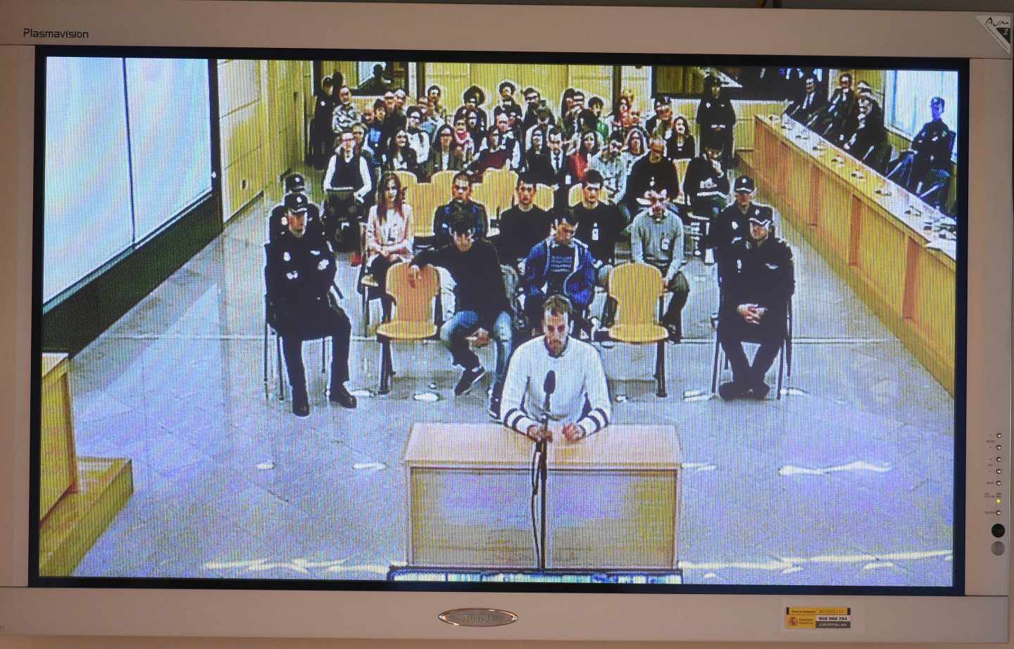 Monitor de la sala de prensa de la Audiencia Nacional con los acusados de Alsasua.