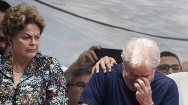 El ex presidente Lula da Silva se entrega a la Justicia brasileña