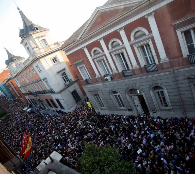 Las feministas anuncian movilizaciones: "Si La Manada sale, ocupamos las calles"