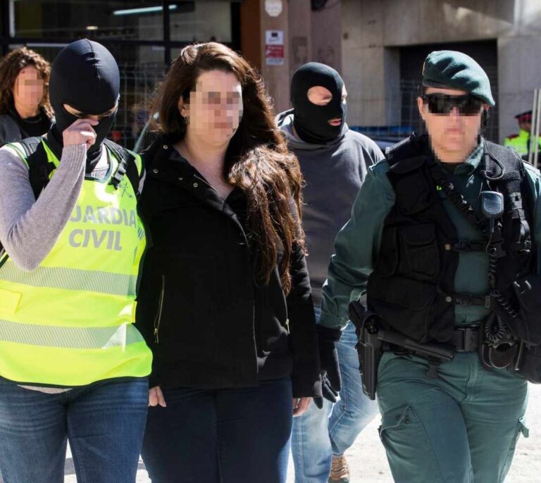 La Guardia Civil detiene a una cabecilla de los CDR acusada de terrorismo y rebelión